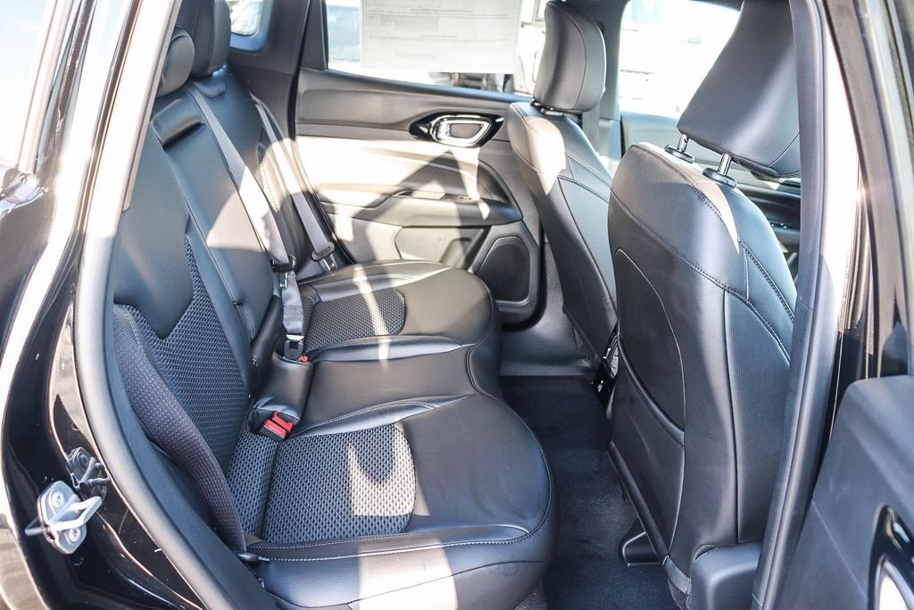 New 2026 Diamond Black Jeep Latitude image 18