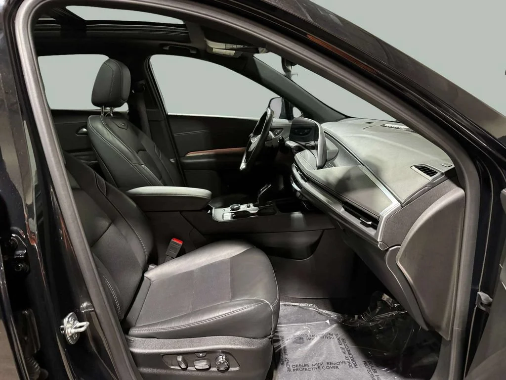 Used 2025 Stellar Black Metallic Cadillac Premium Luxury image 25