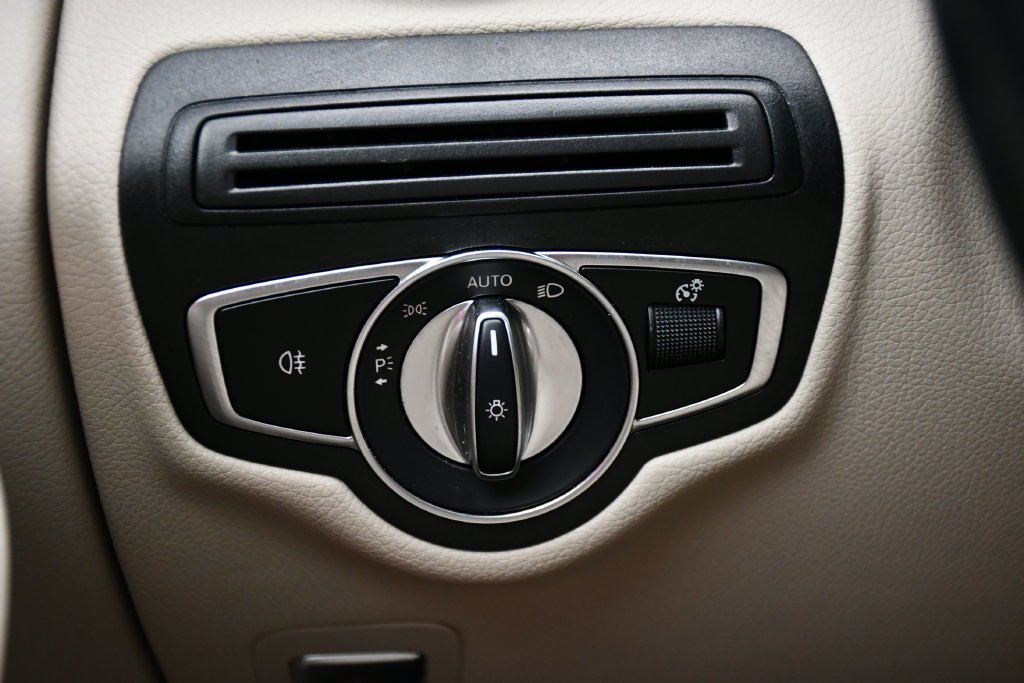 Certified Used 2022 Black Mercedes-Benz GLC 300 image 20