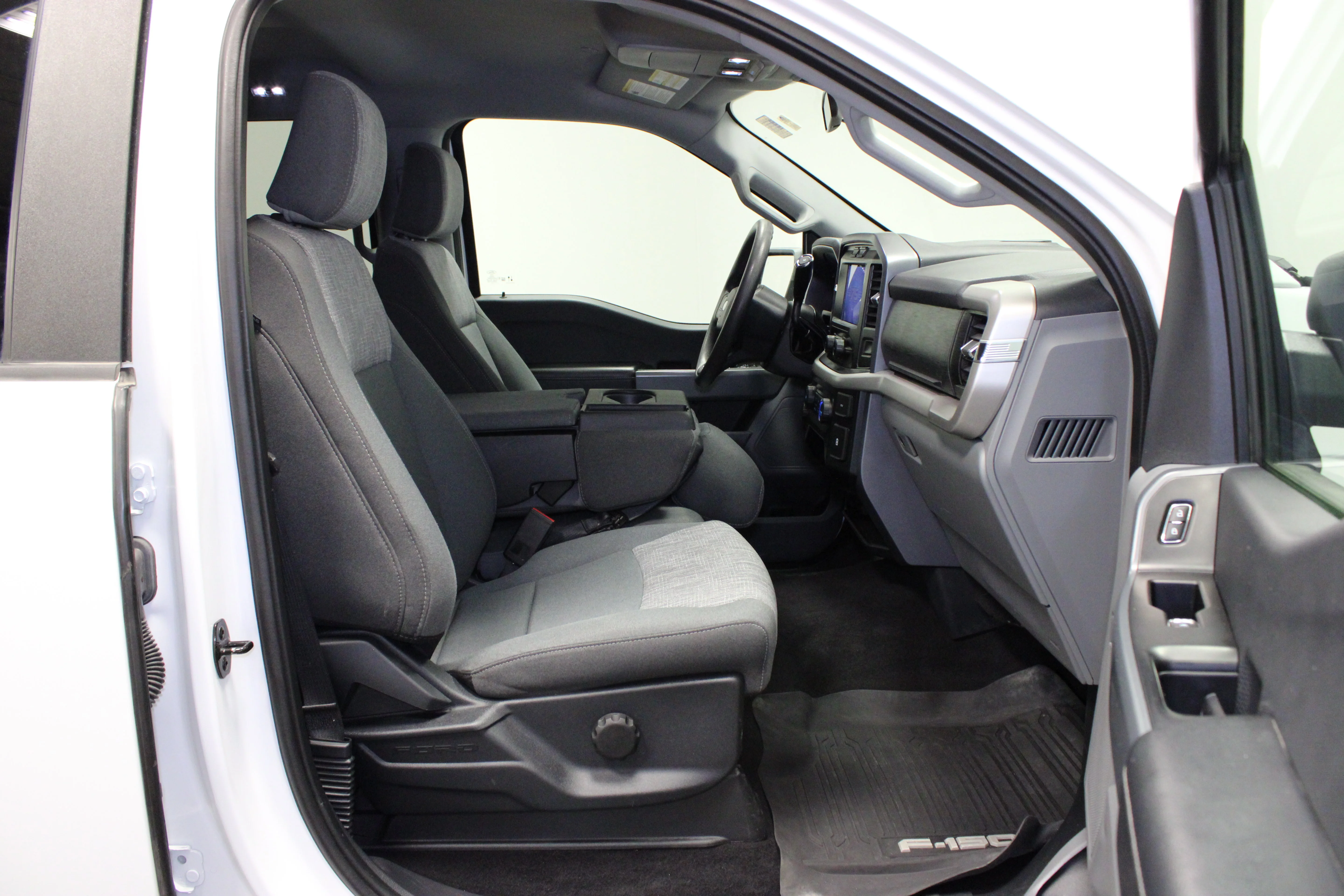 Used 2023 Oxford White Ford XLT image 14