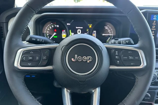 Used 2025 Gray Jeep Sahara 4xe image 26
