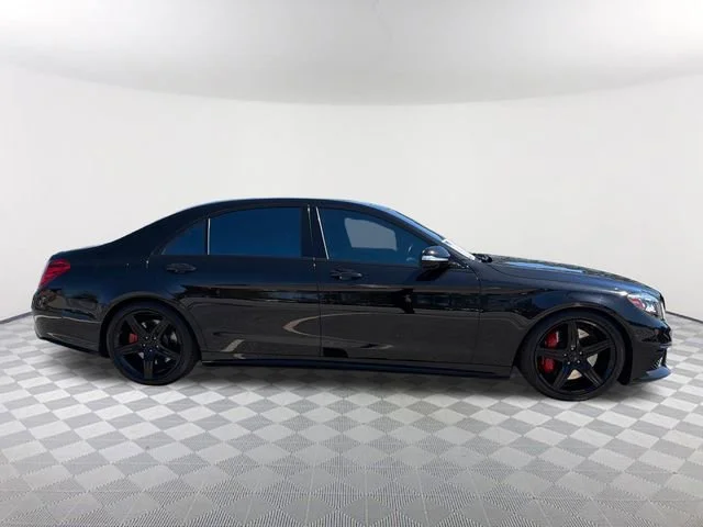 Used 2017 Black Mercedes-Benz 4MATIC® image 4