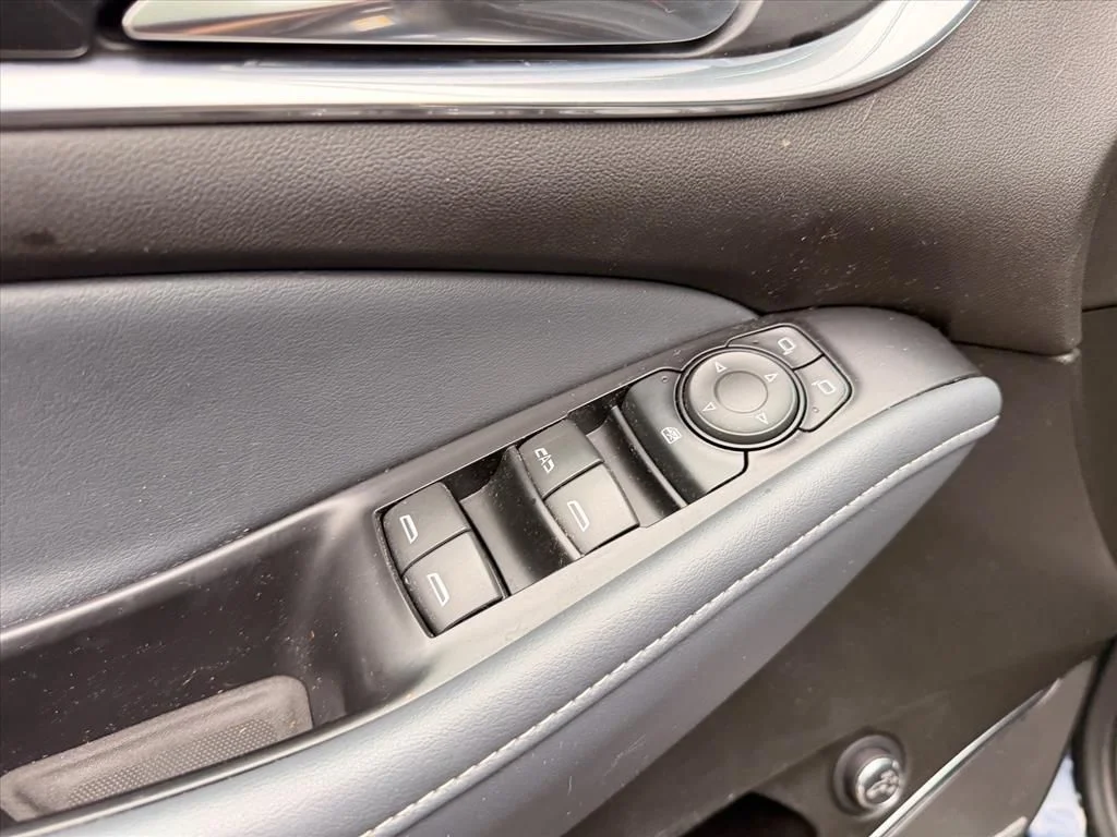 Used 2022 Blue Buick Essence image 19