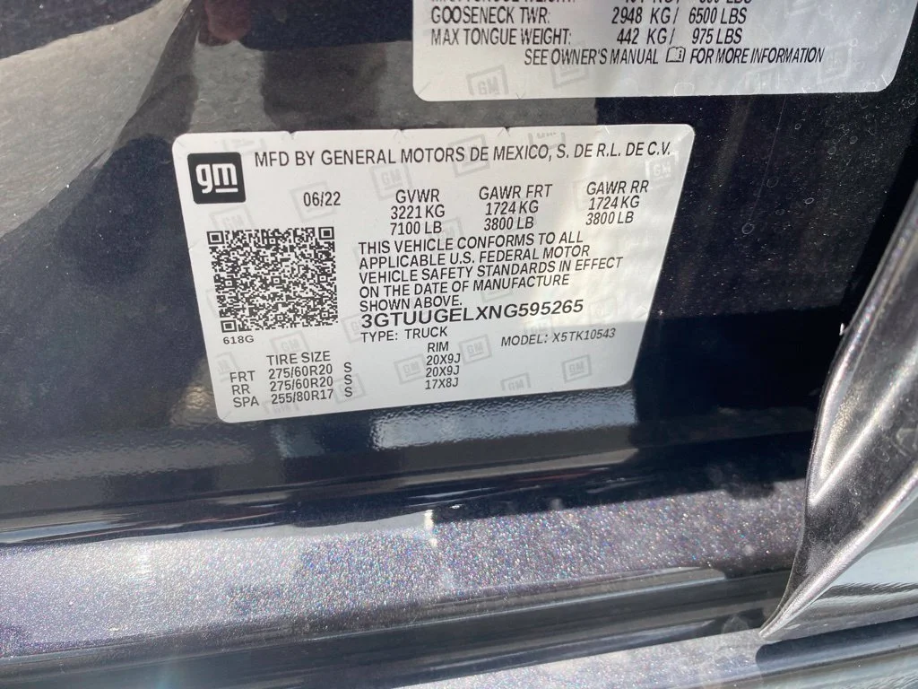 Used 2022 Silver GMC Denali image 20
