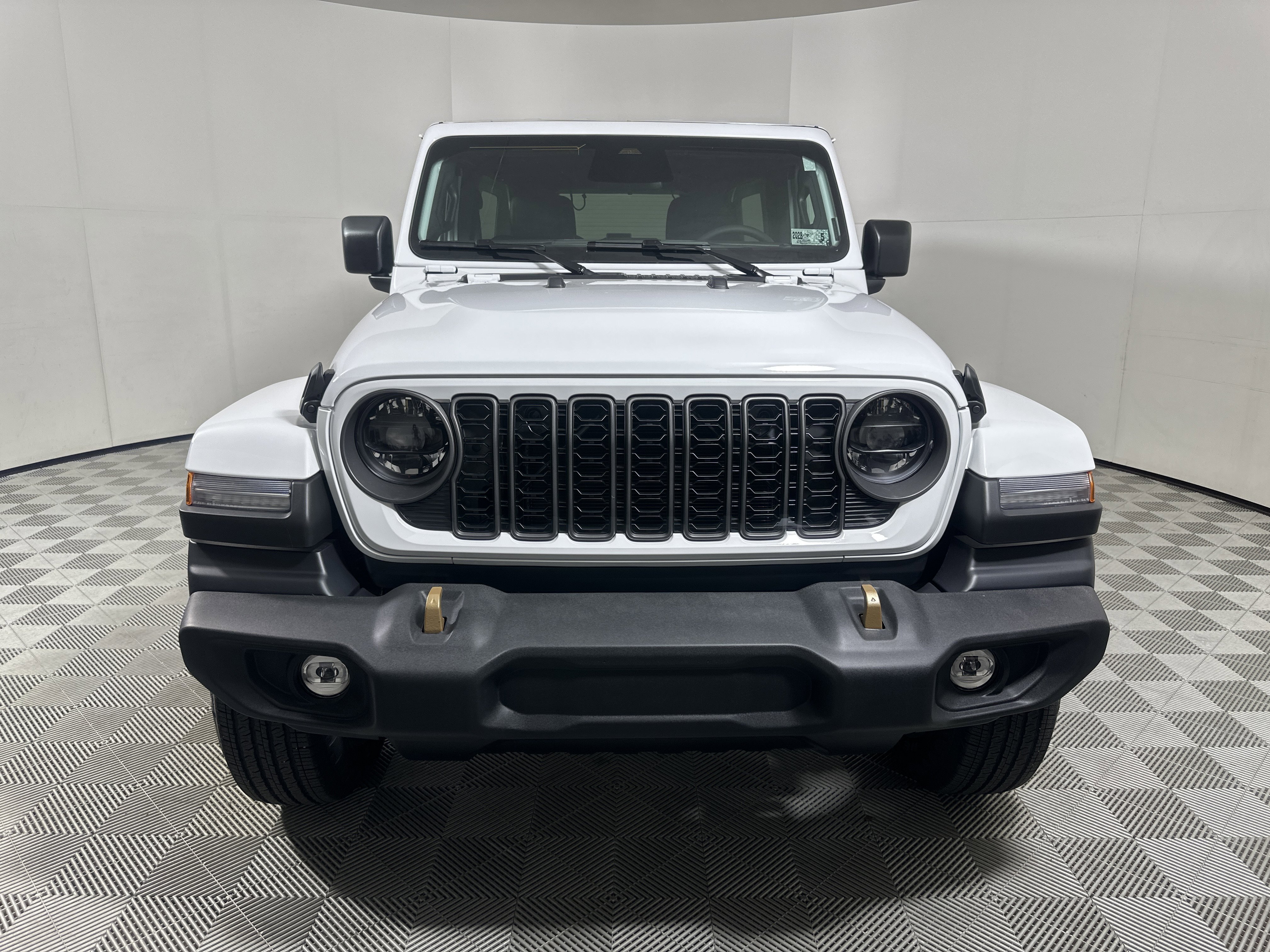 New 2026 Bright White Clear-Coat Exterior Paint Jeep 85th Anniversary image 2