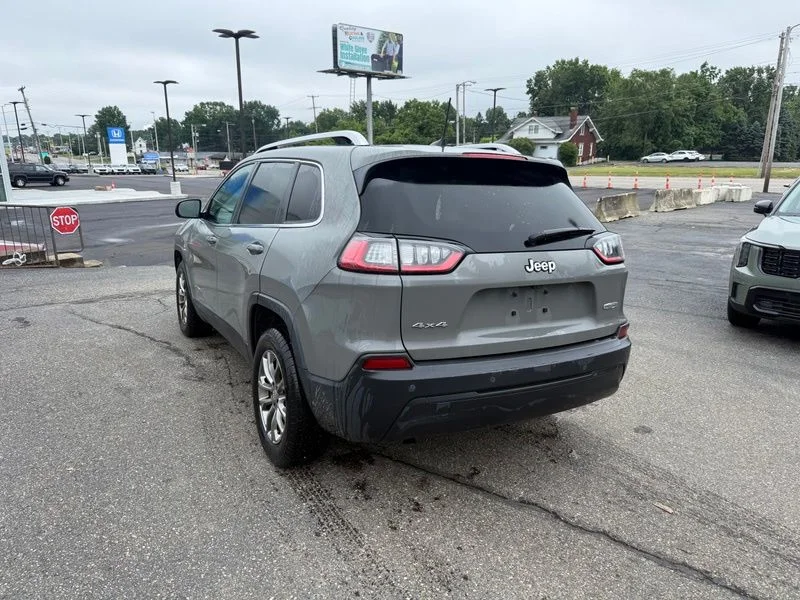 Used 2019 Gray Jeep Latitude Plus image 6