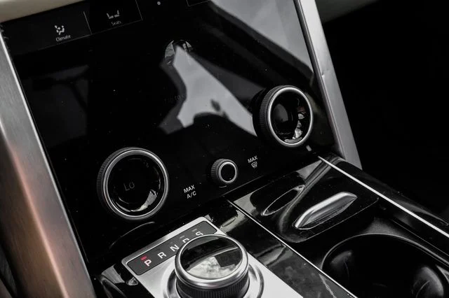 Used 2019 White Land Rover 5.0L V8 Supercharged image 31