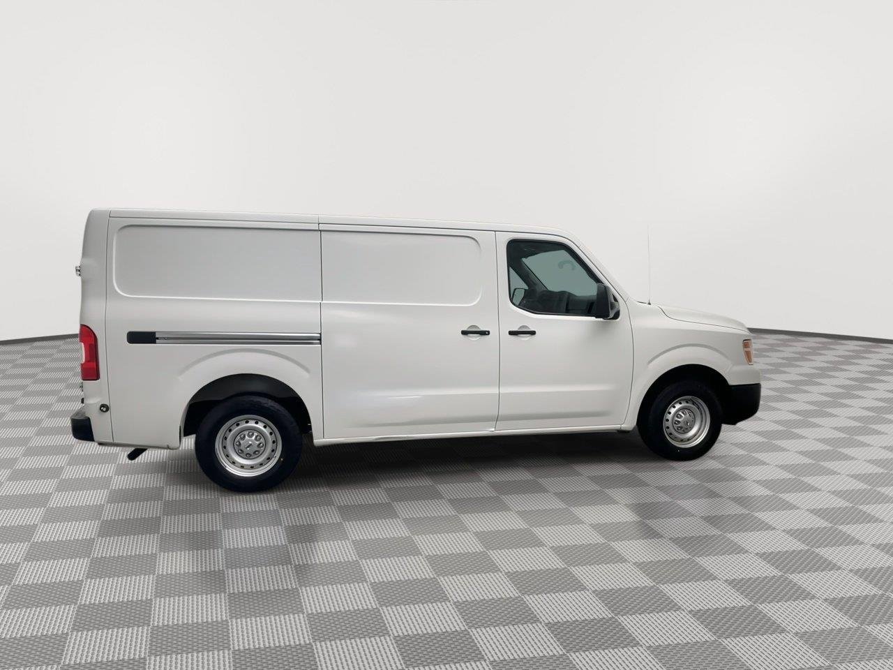 Used 2017 Glacier White Nissan S image 27