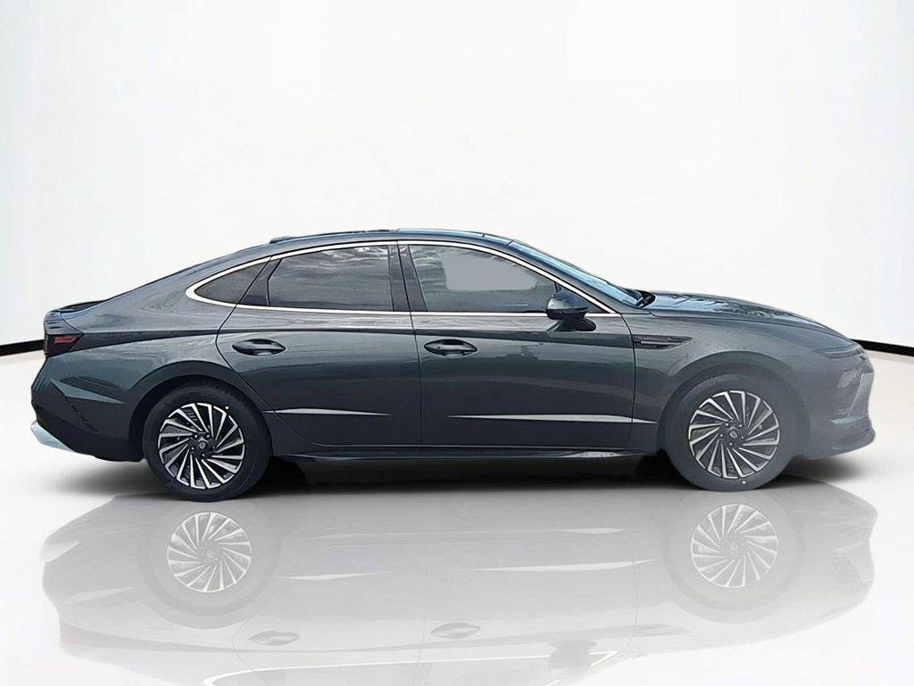 New 2026 Gray Hyundai SEL image 4