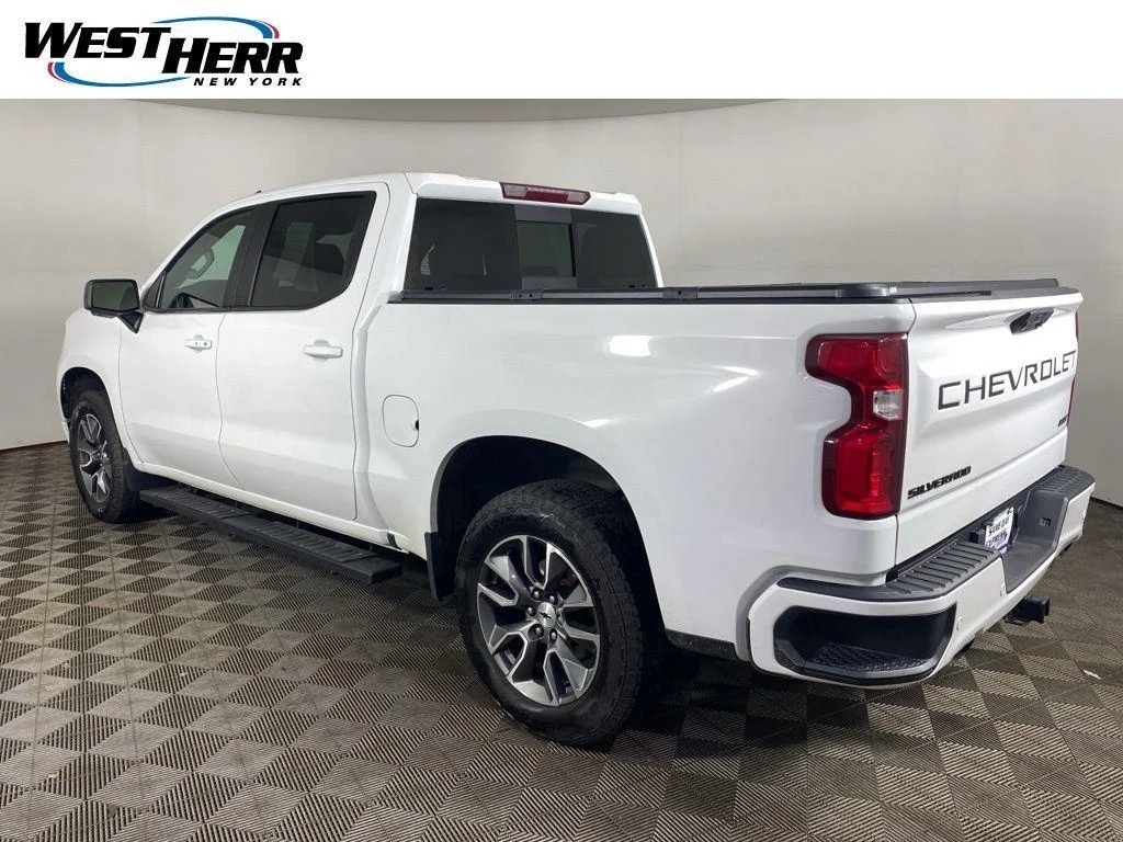 Used 2022 Summit White Chevrolet 4WD Crew Cab Short Bed RST image 22
