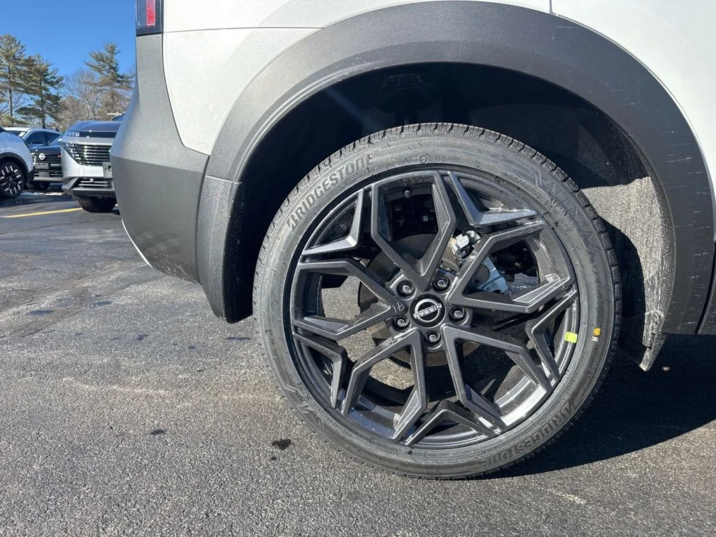 New 2026 Aspen White TriCoat / Super Black Two-tone Nissan SR image 12