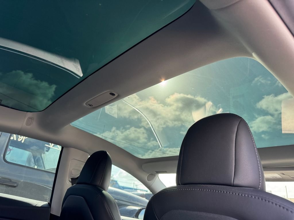 Used 2019 Black Tesla Standard Range Plus image 4
