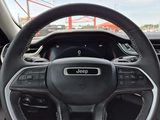 Used 2024 Diamond Black Crystal Pearlcoat Jeep Limited image 23
