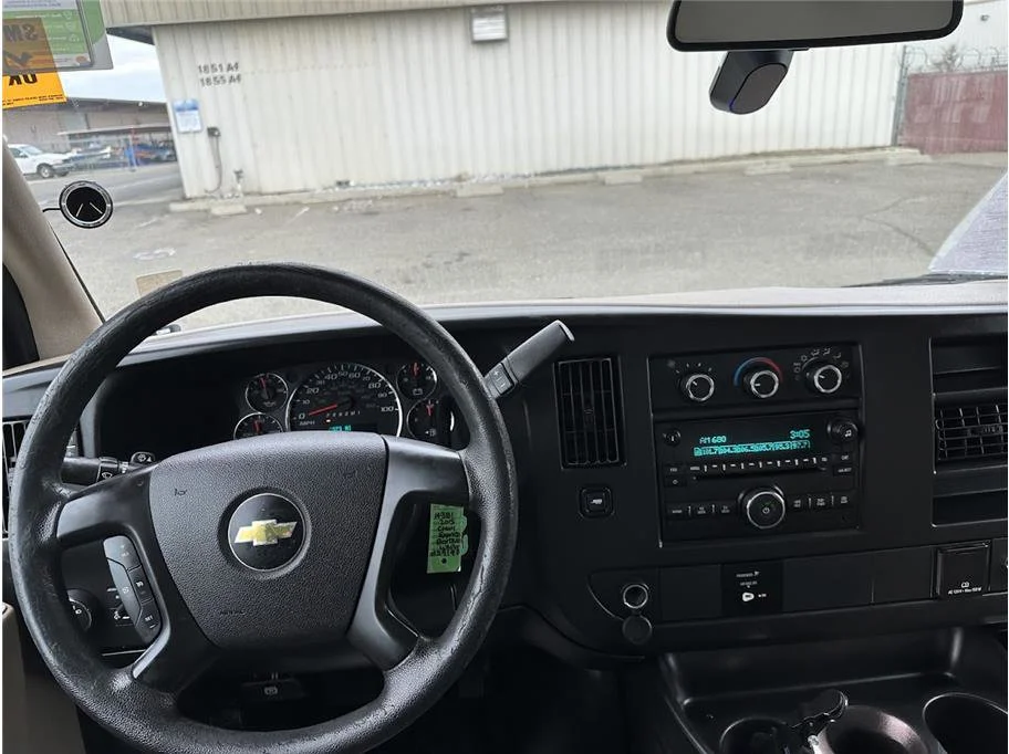 Used 2015 Summit White Chevrolet Cutaway Van 2D image 36