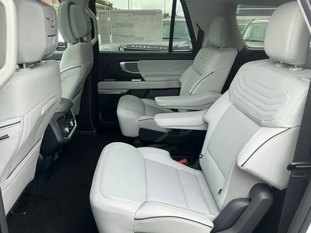 New 2026 Star White Metallic Tri-Coat Ford MAX Platinum® image 24