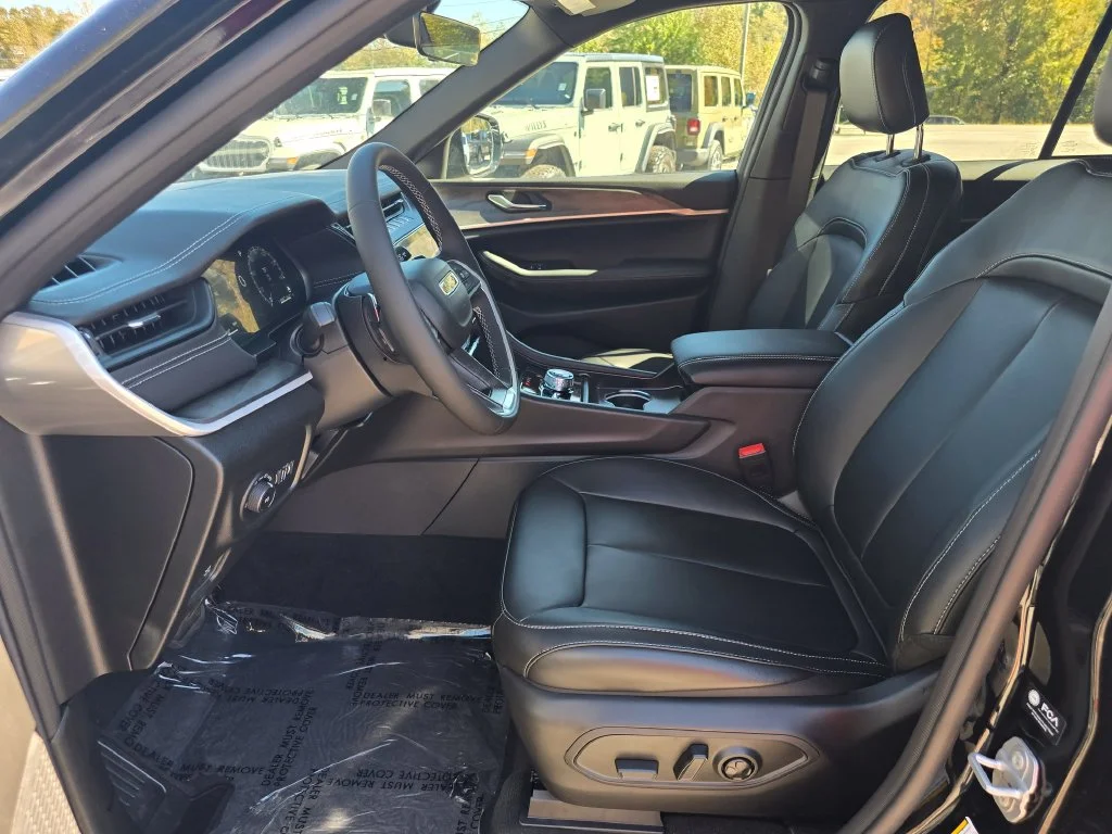 New 2027 Black Jeep Limited image 4