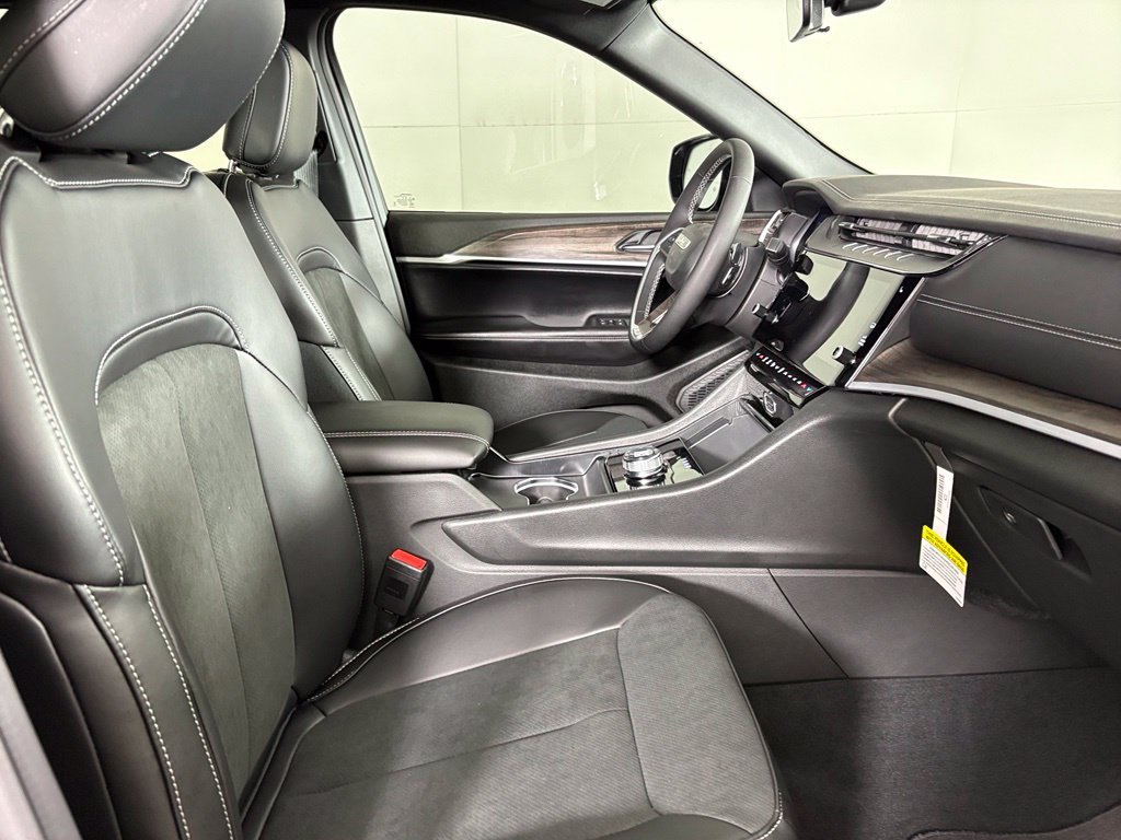 New 2027 Sting-Gray Clear-Coat Paint Jeep Altitude image 14