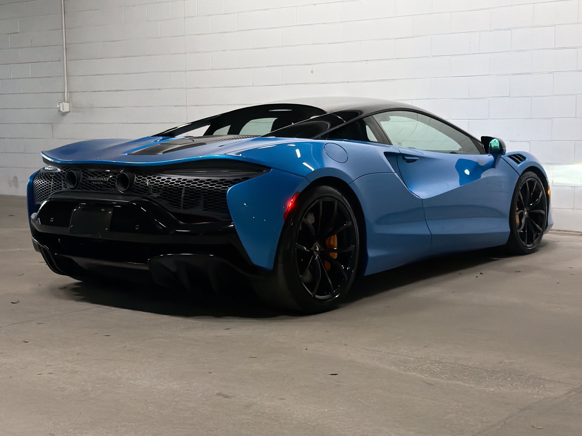 Used 2023 Ludus Blue McLaren Performance image 7