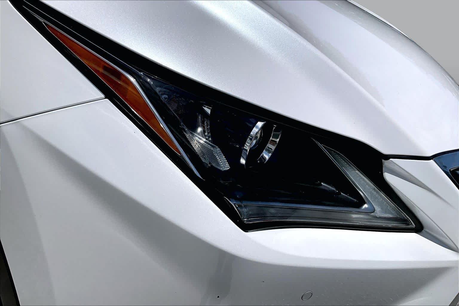 Used 2018 Eminent White Pearl Lexus  image 28
