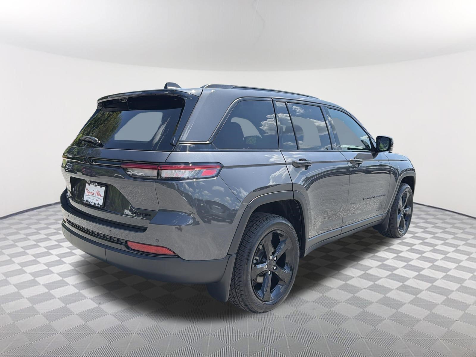 Used 2025 Gray Jeep Limited 4x2 image 5