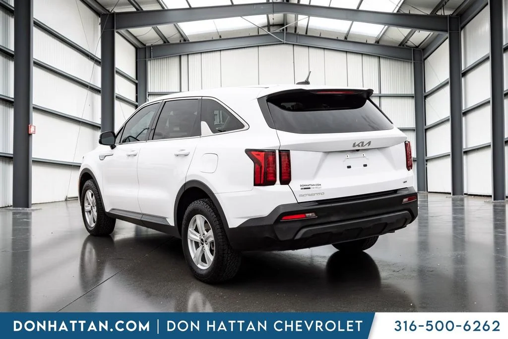 Used 2023 White Kia LX image 21