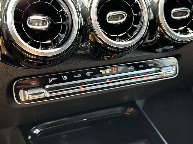 Used 2022 White Mercedes-Benz GLB 250 image 29