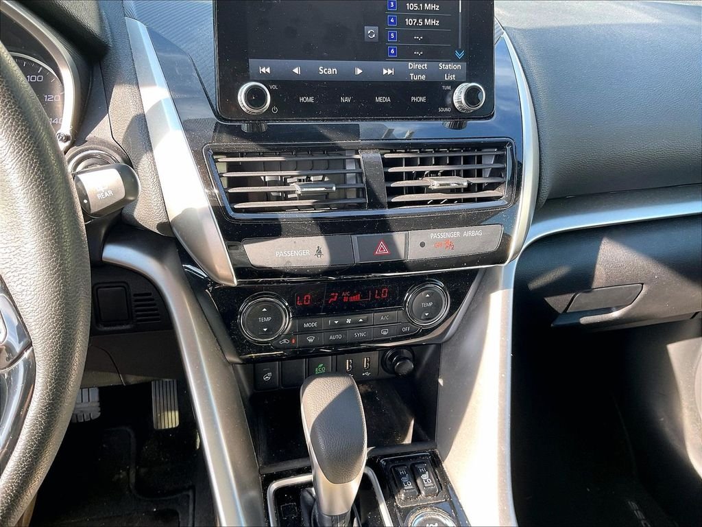 Used 2025 White Mitsubishi SE image 25