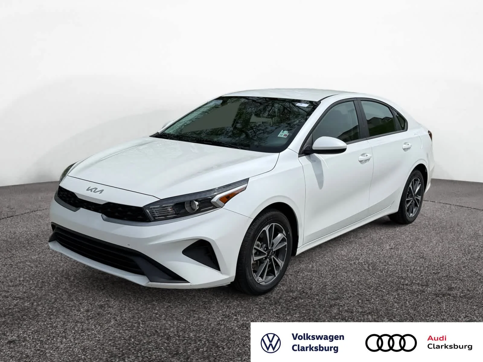 2024 Kia Forte LXS AT's photo