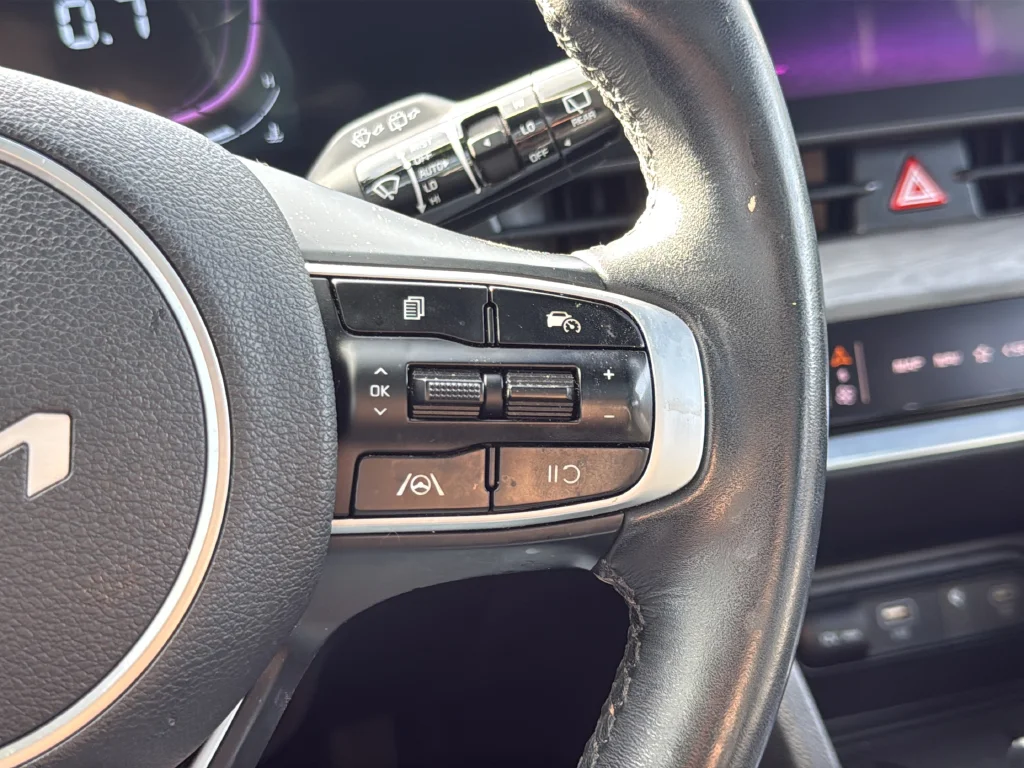 Used 2025 White Kia X-Line image 16