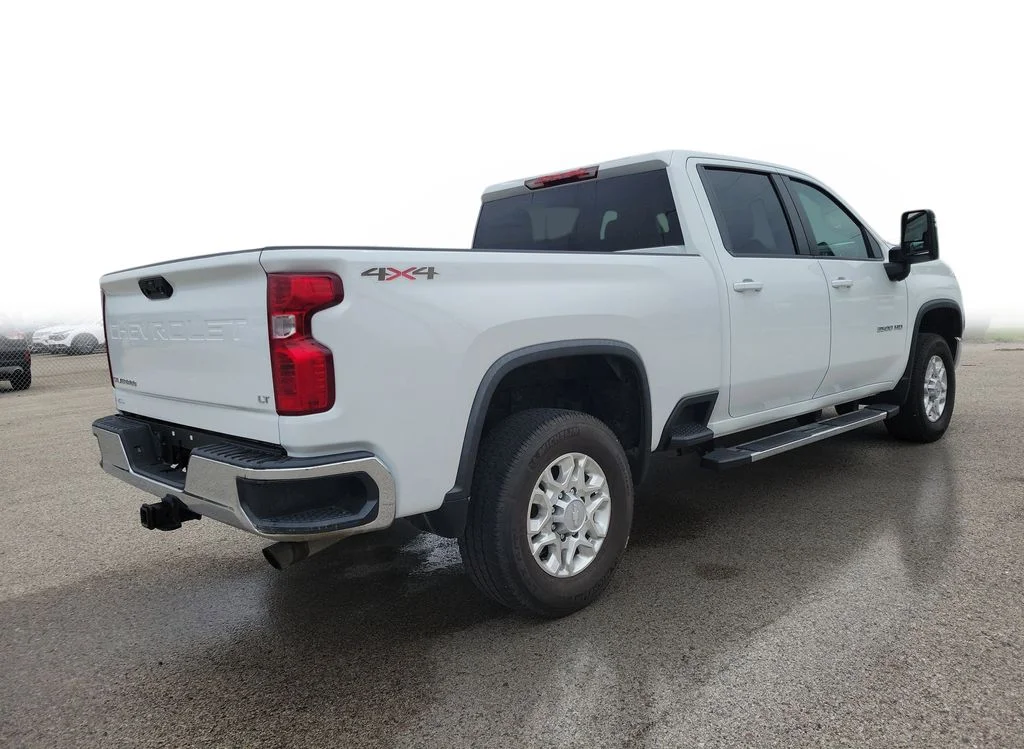 Used 2020  Chevrolet LT image 4