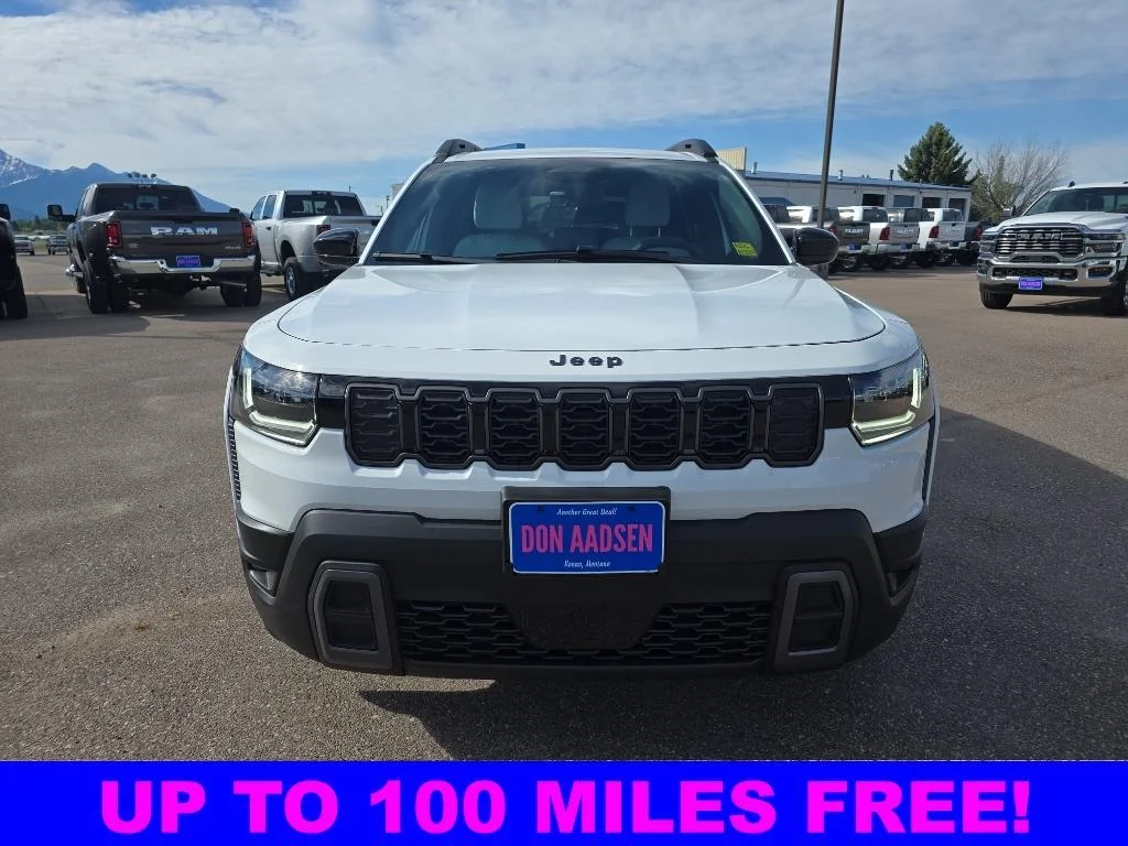 New 2026 Bright White Clear-Coat Exterior Paint Jeep Laredo image 2