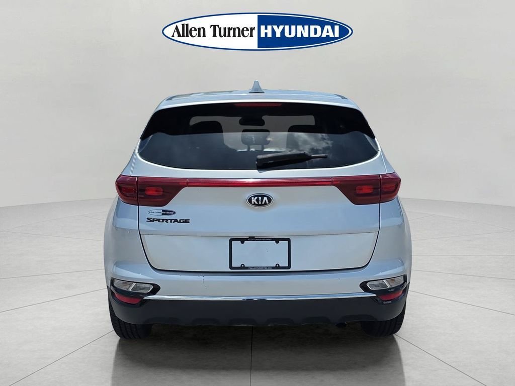 Used 2022 Sparkling Silver Kia LX image 7