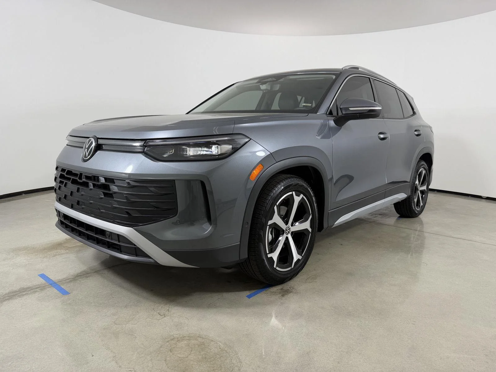 New 2026 Platinum Gray Metallic Volkswagen SE image 1