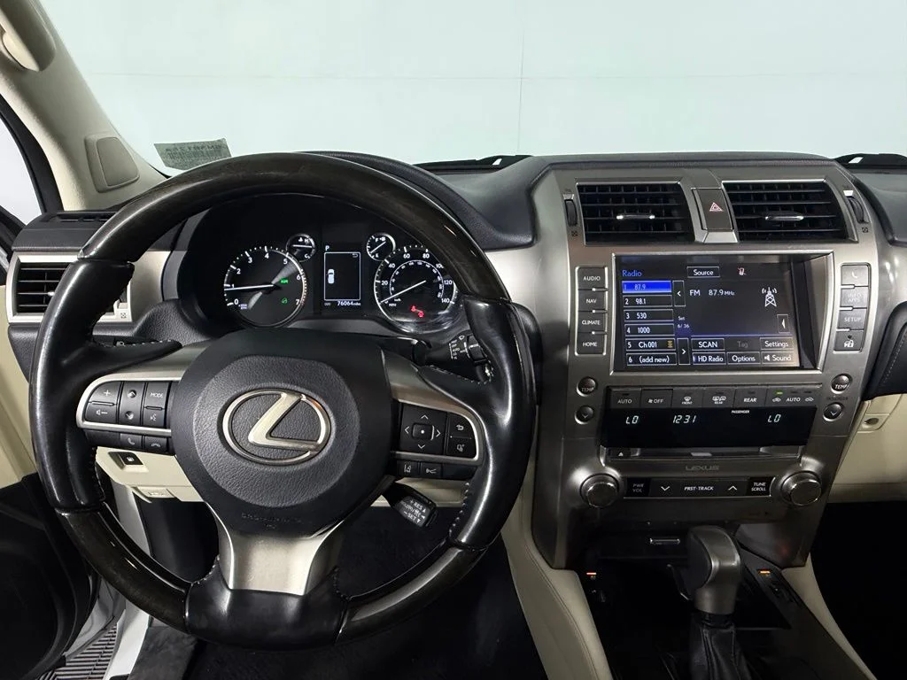 Used 2021  Lexus 460 image 12