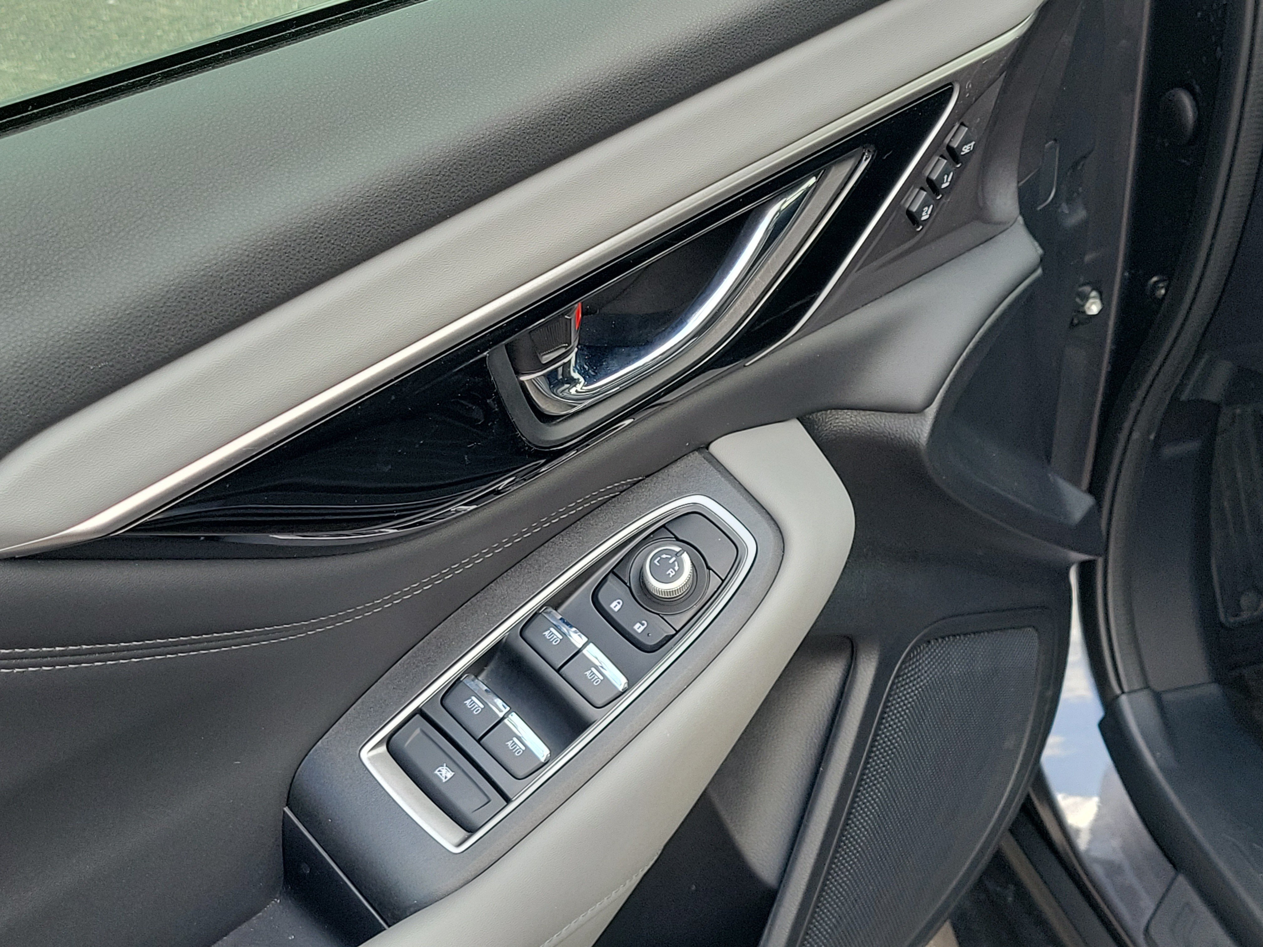 Used 2025 Magnetite Gray Metallic Subaru Limited image 20