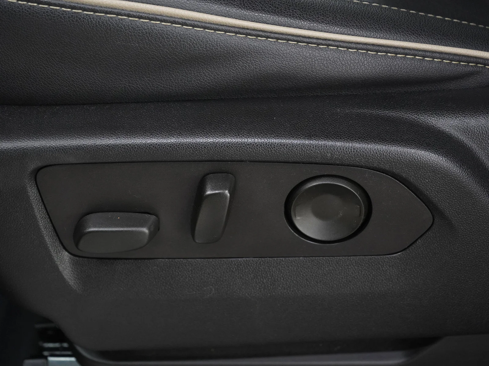 2022 GMC Yukon SLT - Photo 25