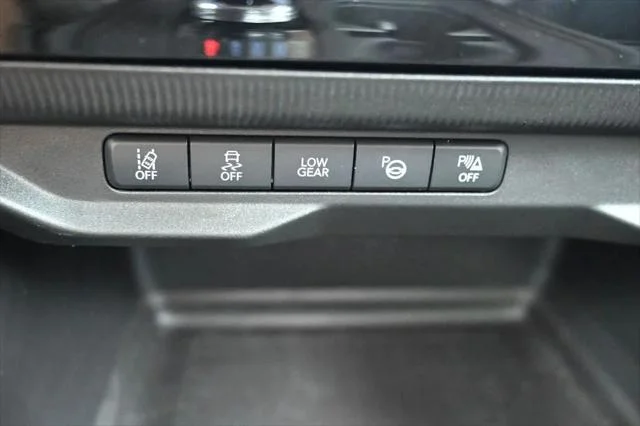 2026 Jeep Cherokee Overland - Photo 12