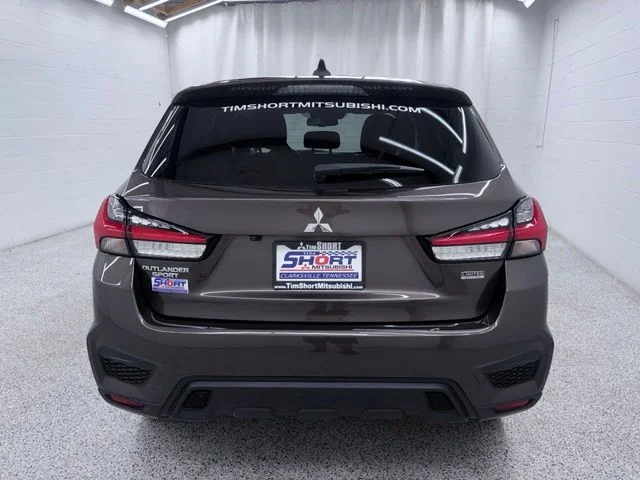 Used 2024  Mitsubishi 2.0 LE image 3