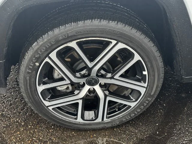 Certified Used 2025 Silver Jeep Limited image 10