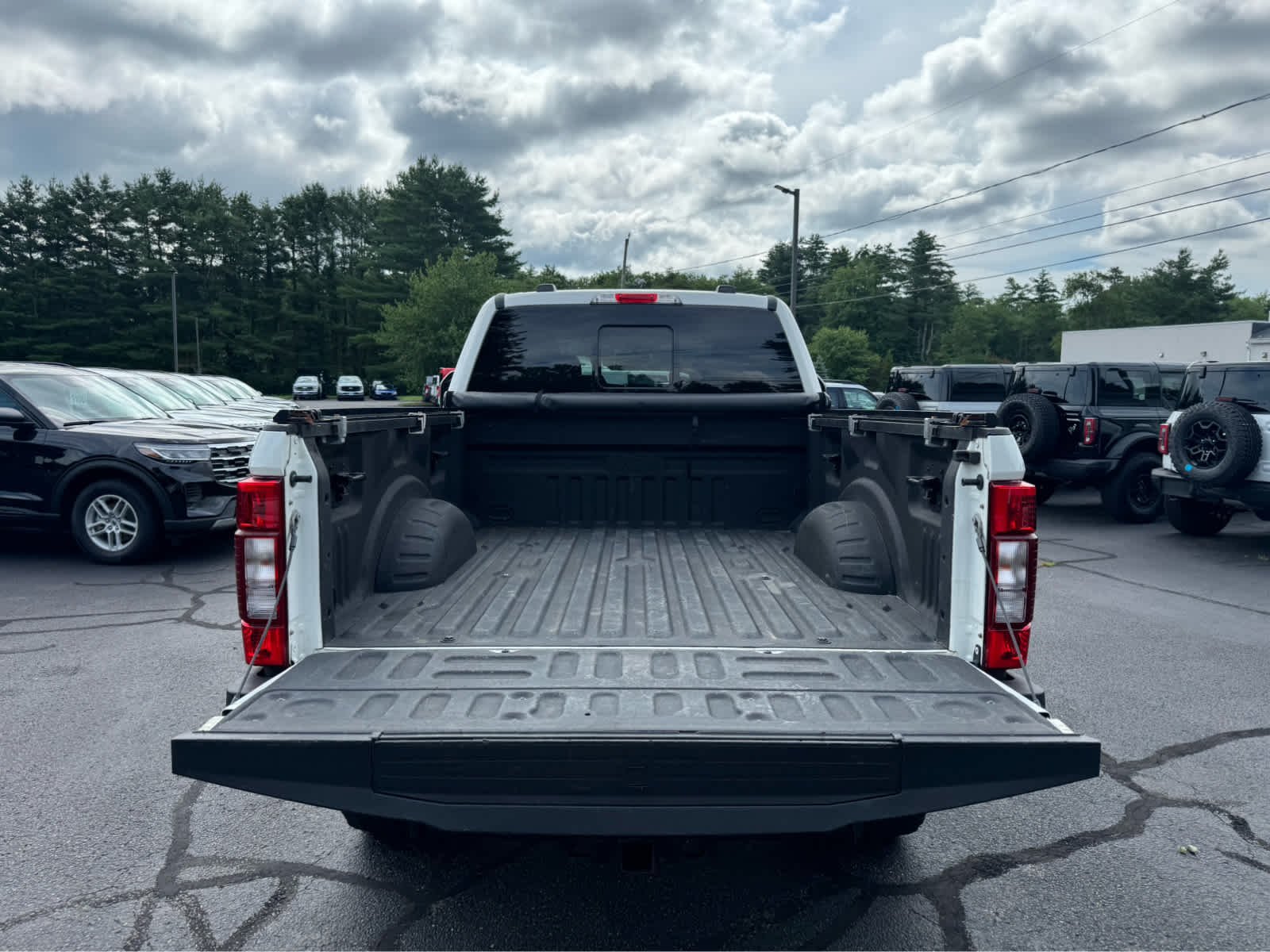 Used 2022 Star White Metallic Tri-Coat Ford LARIAT image 5