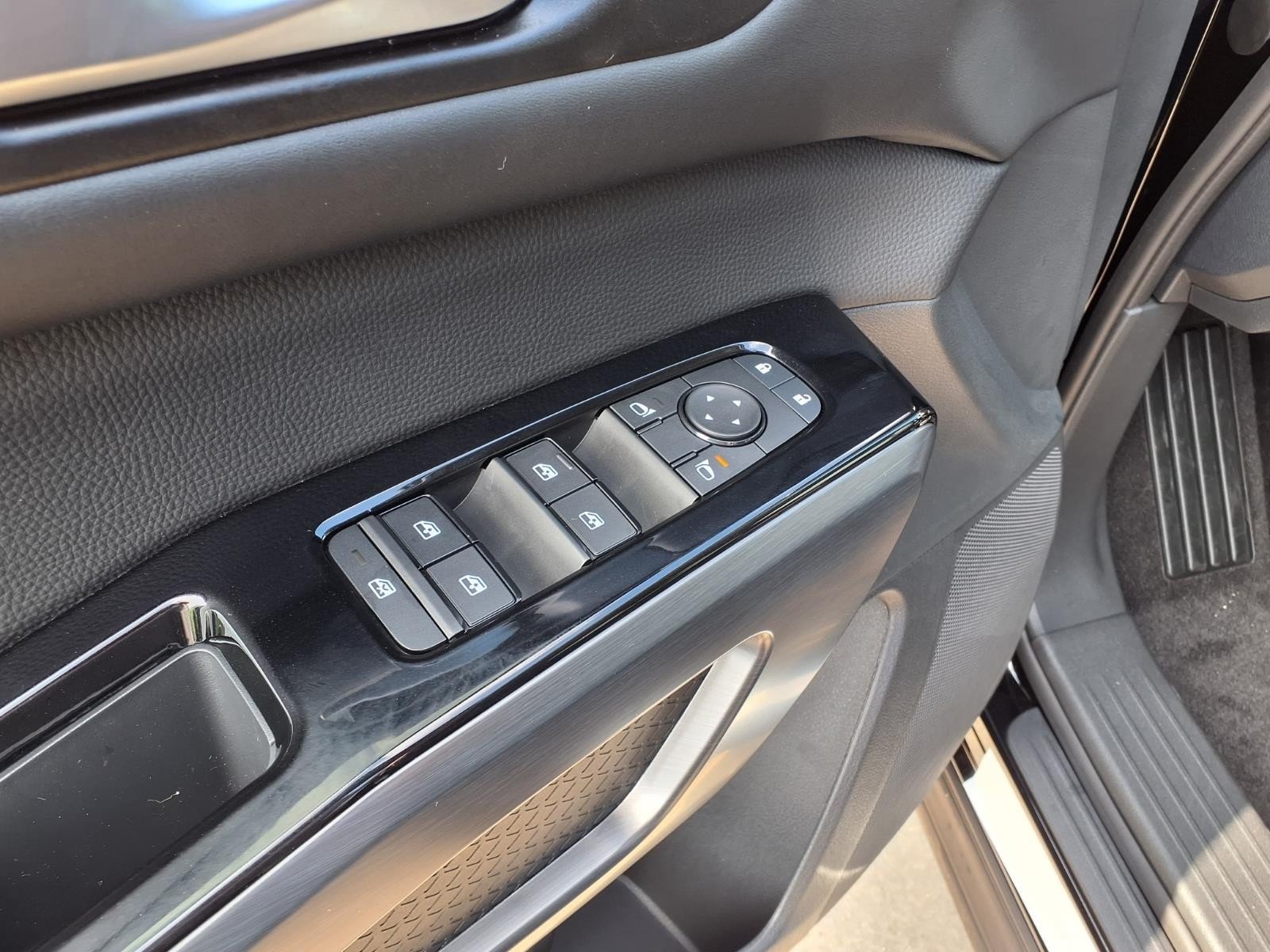2026 Nissan Pathfinder SL Black at Robbins Nissan