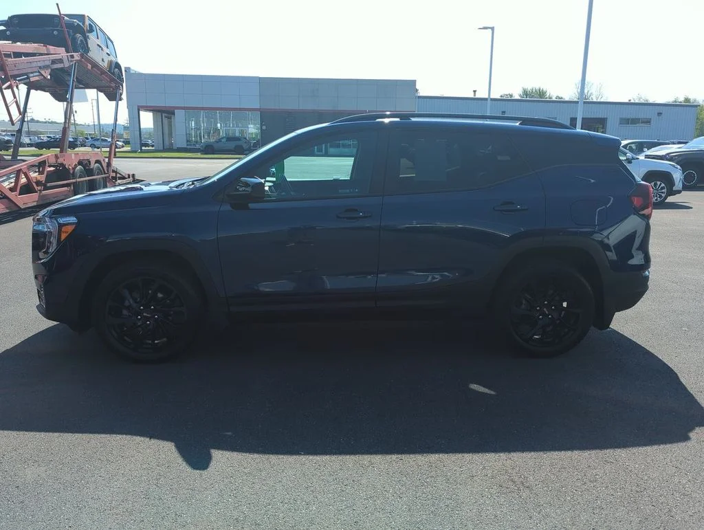 Used 2023 Blue GMC SLE image 5