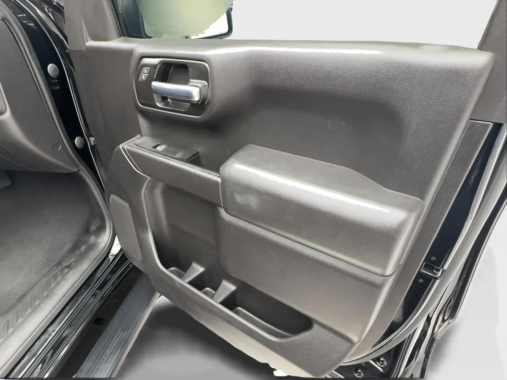Used 2022 Black Chevrolet Custom image 40