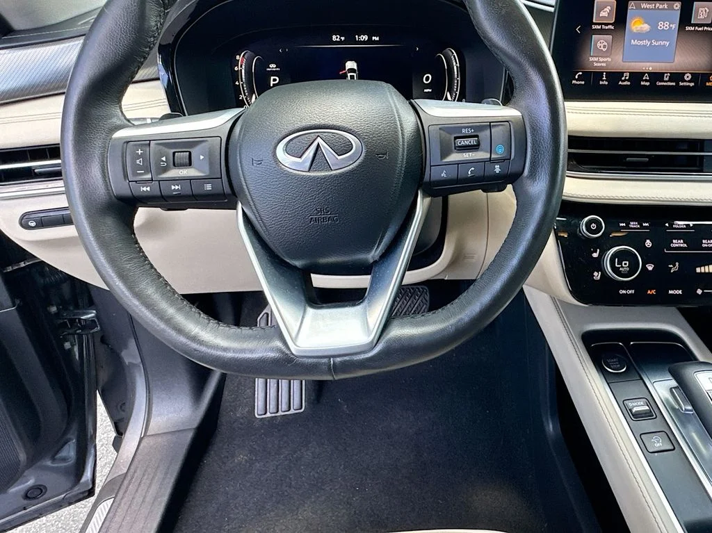 Used 2023 Gray INFINITI LUXE image 12