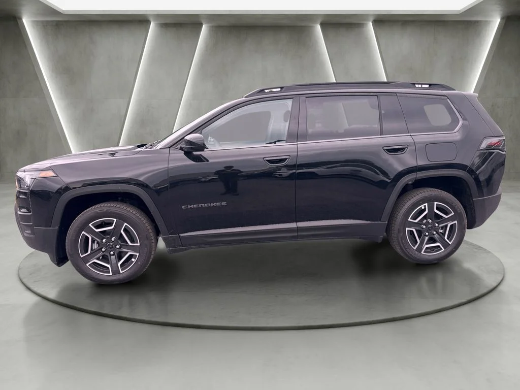 New 2026 Diamond Black Crystal Pearlcoat Jeep Laredo image 4