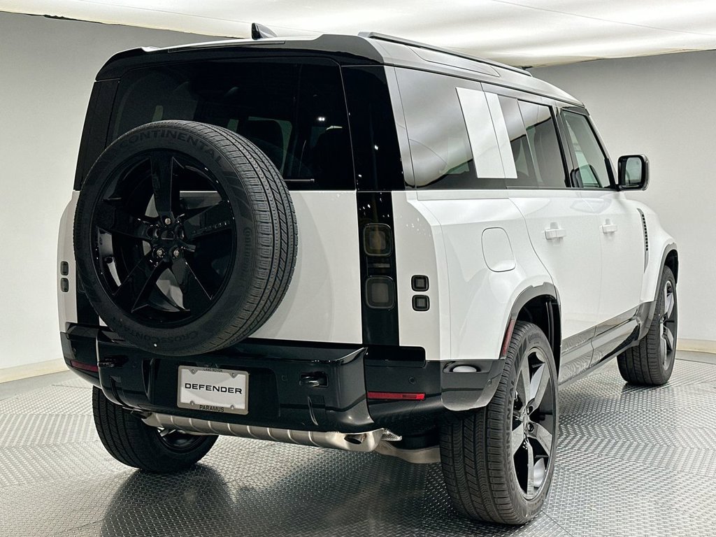 New 2026 Fuji White Land Rover X-Dynamic SE image 3