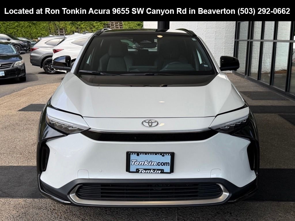 Used 2023 Wind Chill Pearl w/Black Roof Toyota Limited image 3