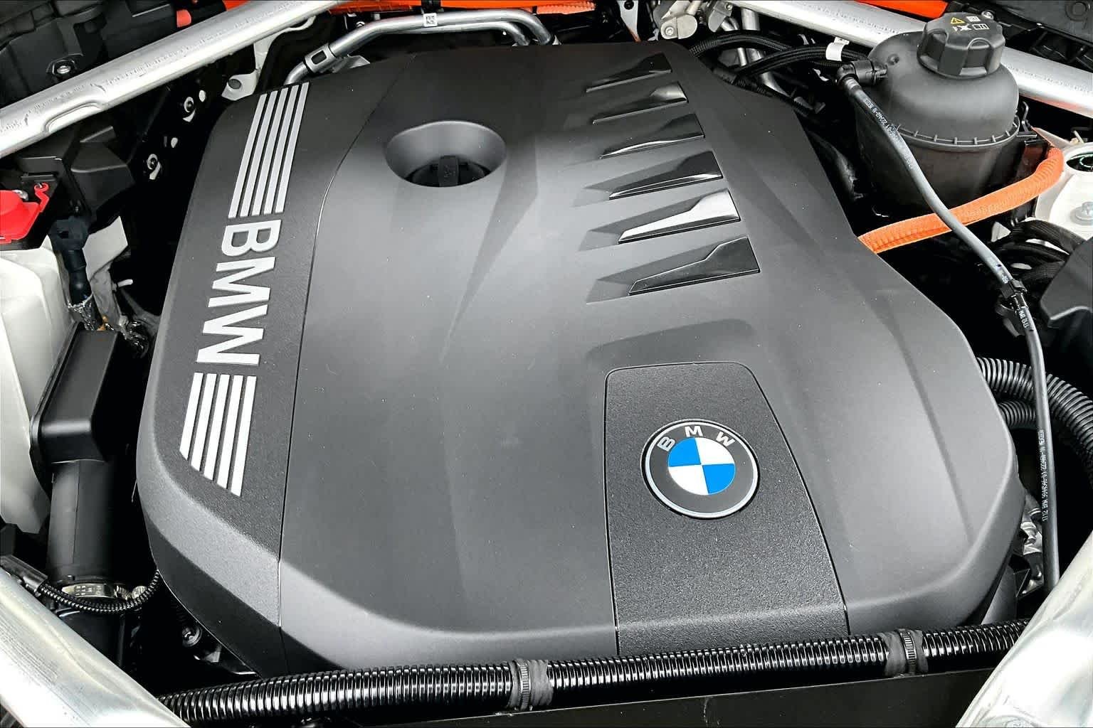 New 2026 Alpine White BMW xDrive50e image 17
