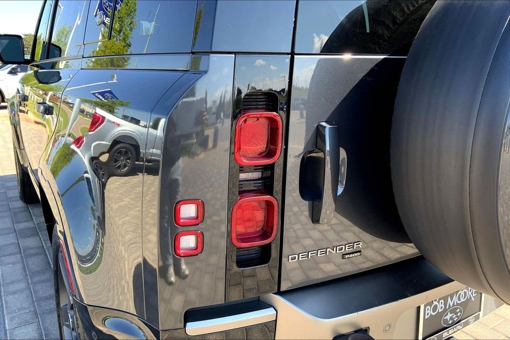 Used 2021 Gray Land Rover X-Dynamic HSE image 23