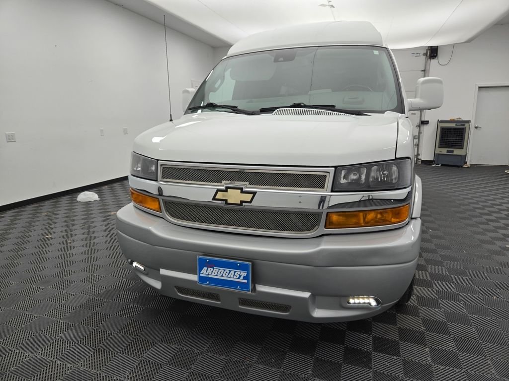 Used 2021 White Fade Chevrolet Explorer Limited SE image 12